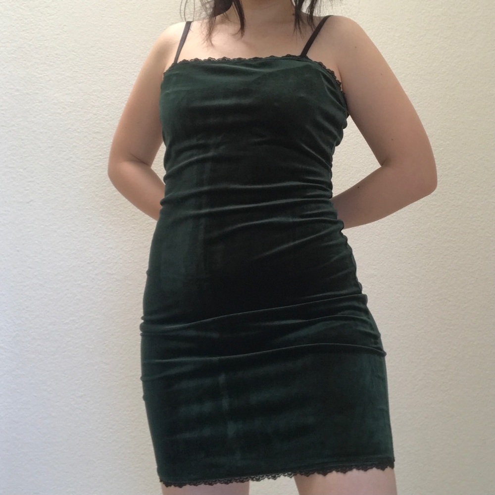 Forever 21 Lace trim Velvet dress in emerald green